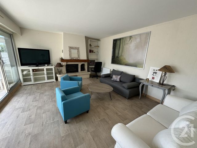 Appartement F3 à vendre - 3 pièces - 79.0 m2 - AGON COUTAINVILLE - 50 - BASSE-NORMANDIE - Century 21 Royer Immo